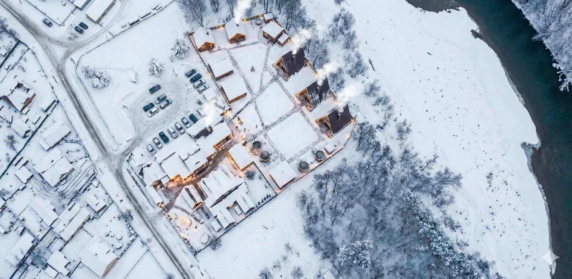 Зимовий вигляд курорту на продаж біля річки Прут, Коломия